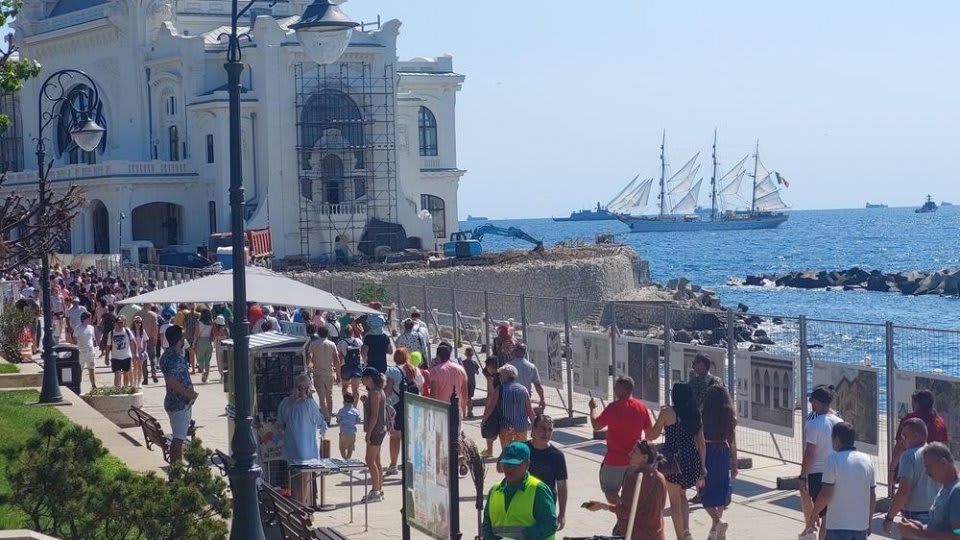 Ceremonie militară pe faleza din Constanța, parade navală, activități maritime Ceremonie militară pe faleza din Constanța, parade navală, activități maritime