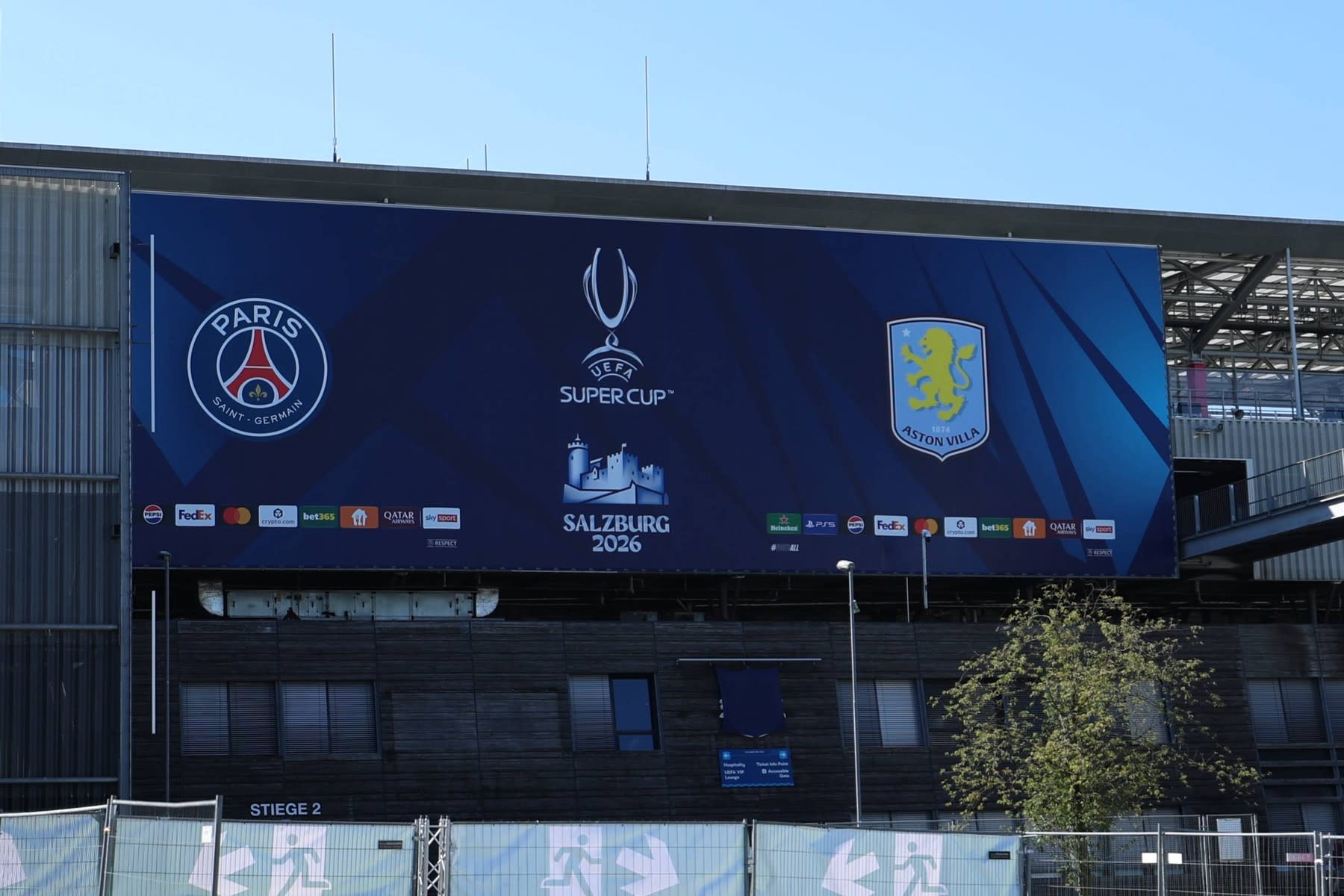 Fotbal în Salzburg, meci PSG - Aston Villa, stadion plin Fotbal în Salzburg, meci PSG - Aston Villa, stadion plin