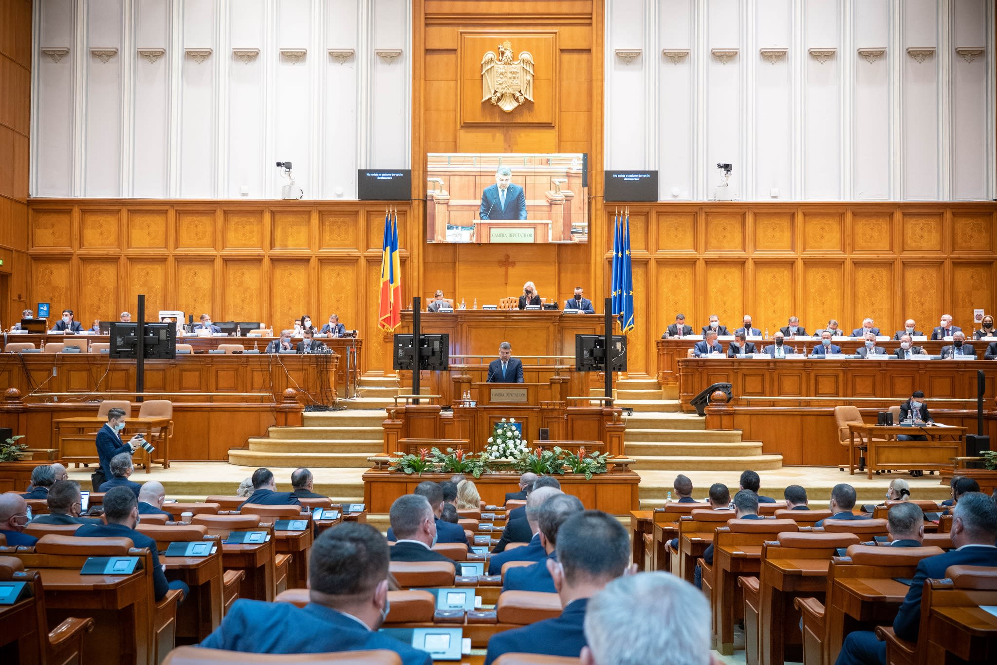 Parlamentul a adoptat legea pentru negocieri cu Pfizer, AUR o va a atacat la CCR