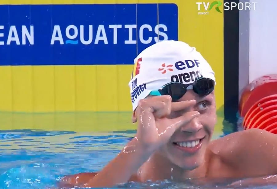 David Popovici câștigând medalia de aur la 100 m liber David Popovici câștigând medalia de aur la 100 m liber