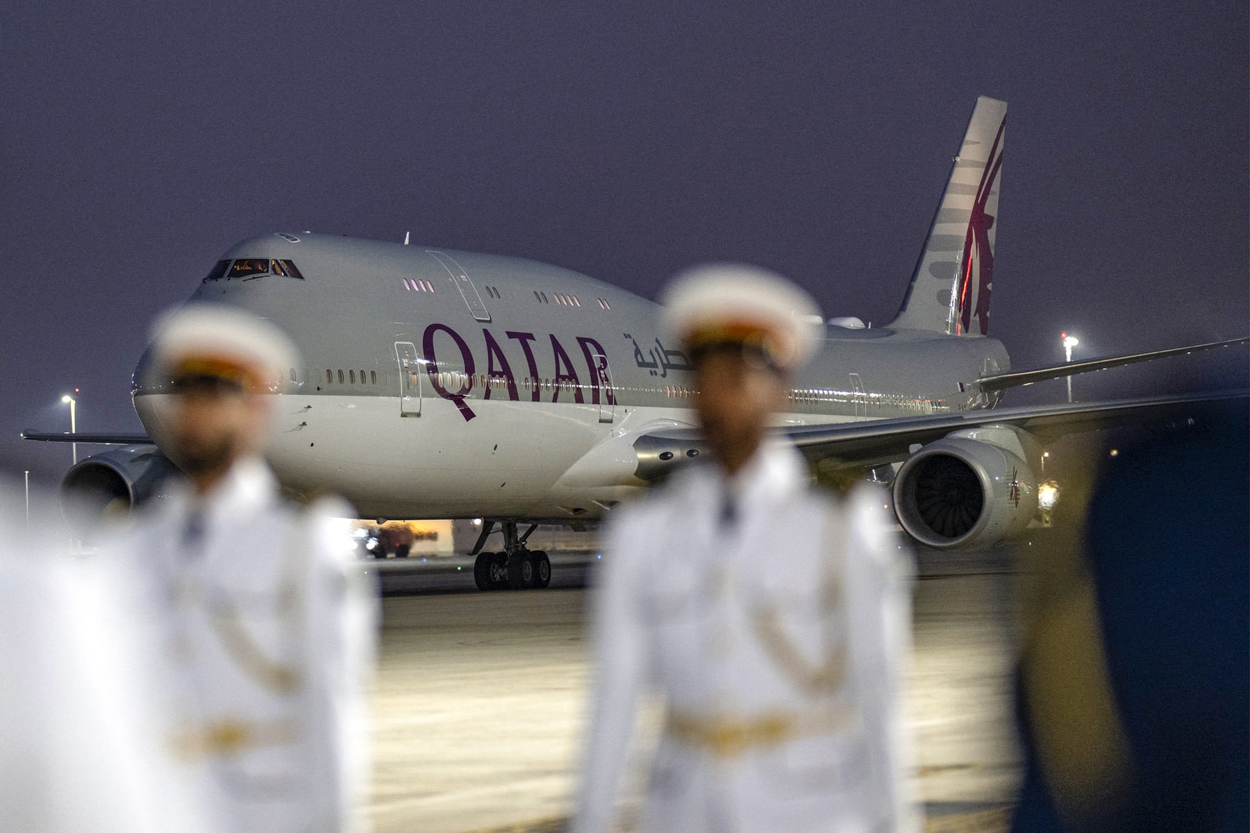 Avionul de lux al emirului Qatarului, care a aterizat la Mallorca înainte de eclipsa totală, ridică întrebări