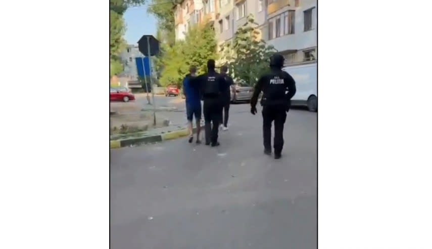 Polițiști în acțiune în Galați în timpul perchezițiilor