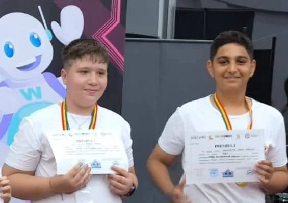 Elevi din Buzău participând la competiție de robotică Elevi din Buzău participând la competiție de robotică