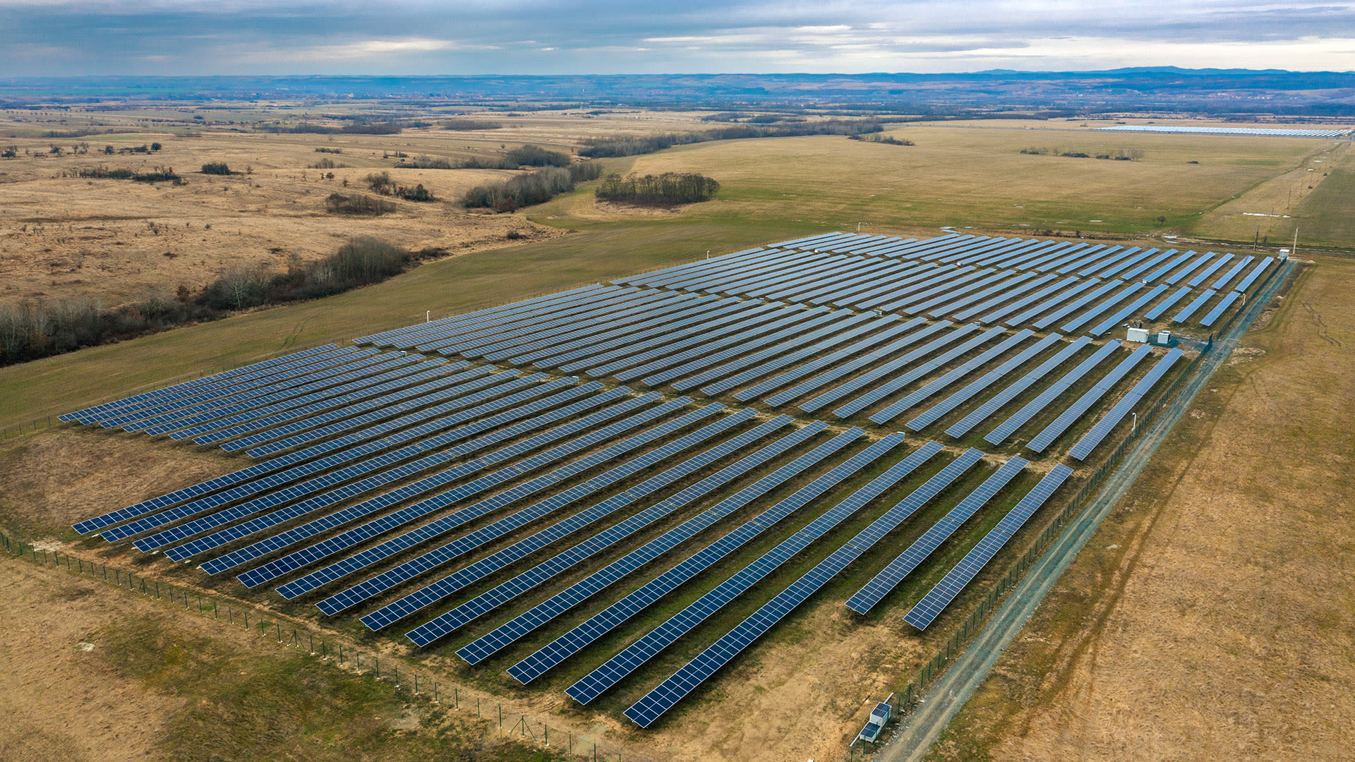 Panouri fotovoltaice instalate pe acoperișurile din Timiș, energie solară Panouri fotovoltaice instalate pe acoperișurile din Timiș, energie solară