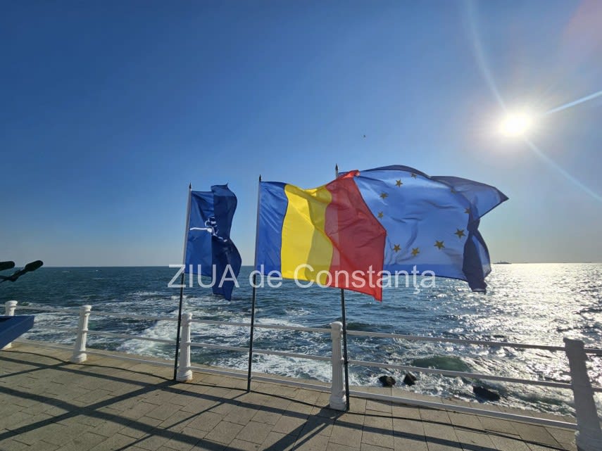 Nave militare și marinari în paradă pe faleza din Constanța