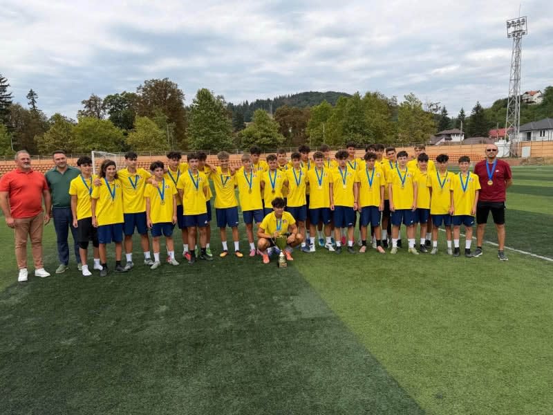 Echipa LPS Piatra-Neamț câștigătoare la fotbal Under 16 Echipa LPS Piatra-Neamț câștigătoare la fotbal Under 16