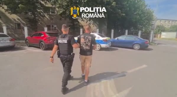 Polițiști din Săcele efectuează percheziții la domiciliu Polițiști din Săcele efectuează percheziții la domiciliu