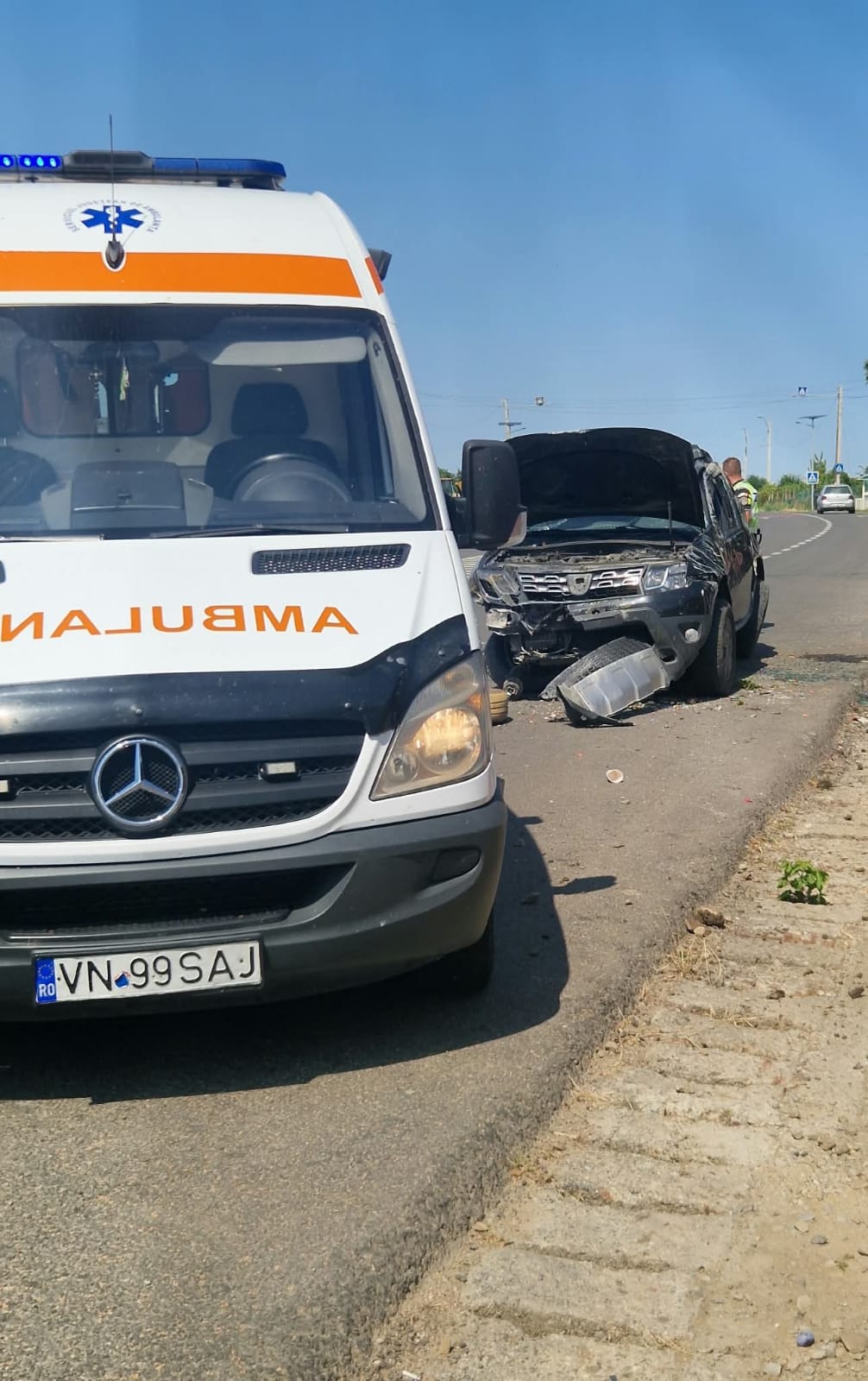 Mașină răsturnată pe DN2 E85 în zona Obrejița, intervenție medicală Mașină răsturnată pe DN2 E85 în zona Obrejița, intervenție medicală