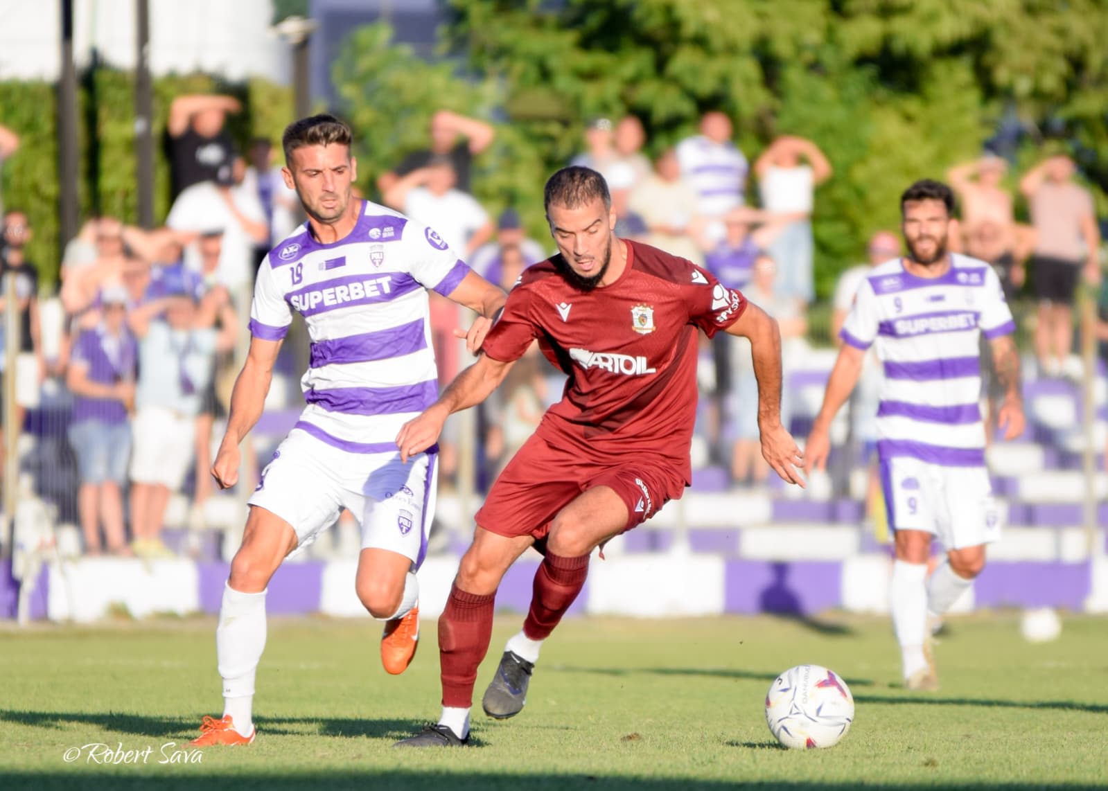 Fotbal echipe în acțiune pe teren Fotbal echipe în acțiune pe teren