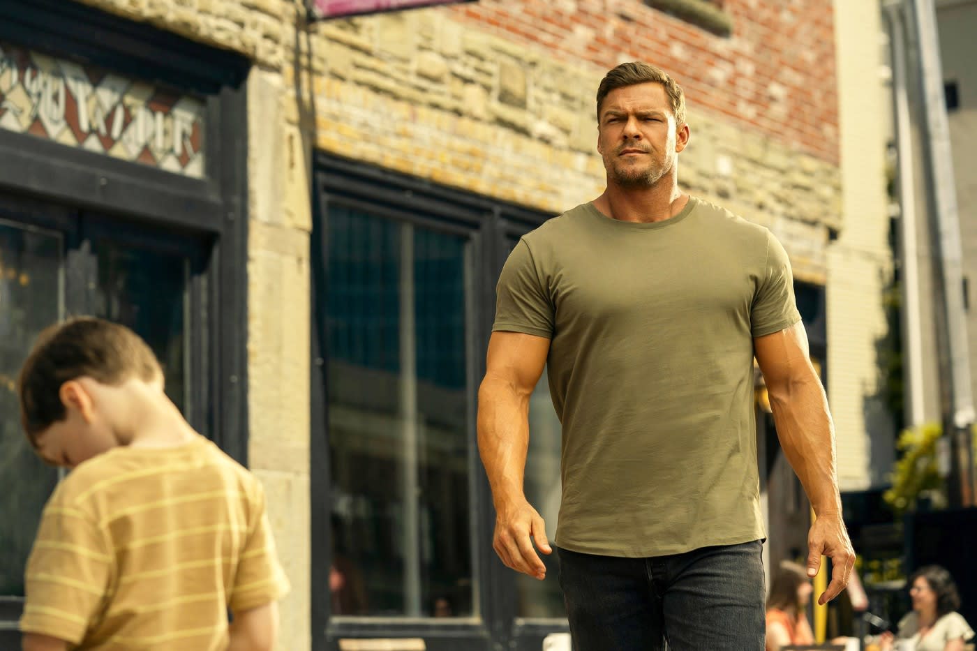 Serialul «Reacher» urcă pe primul loc în topul streamingului din România după lansarea sezonului 4
