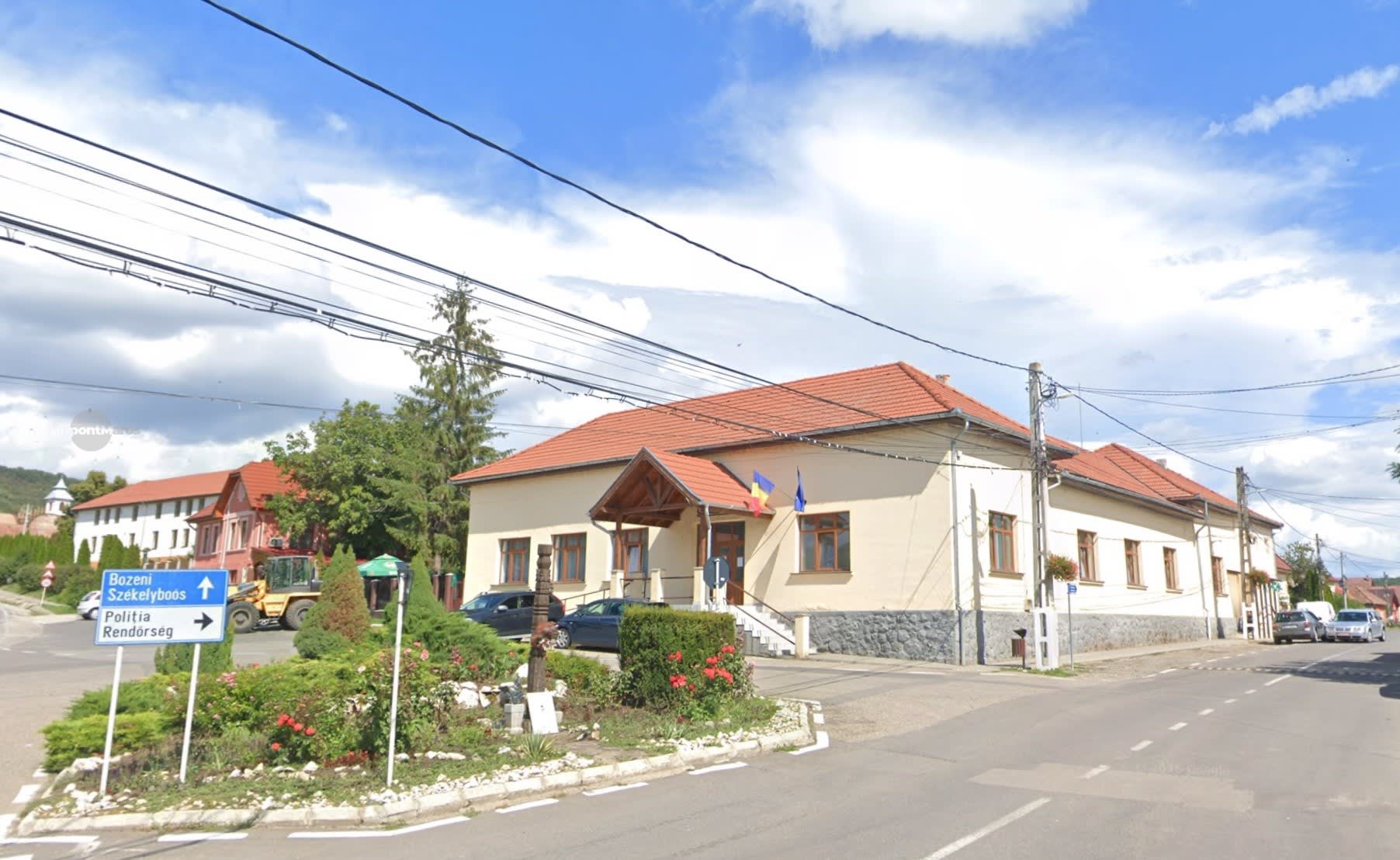 Clădirea căminului cultural din Corunca în proces de modernizare Clădirea căminului cultural din Corunca în proces de modernizare