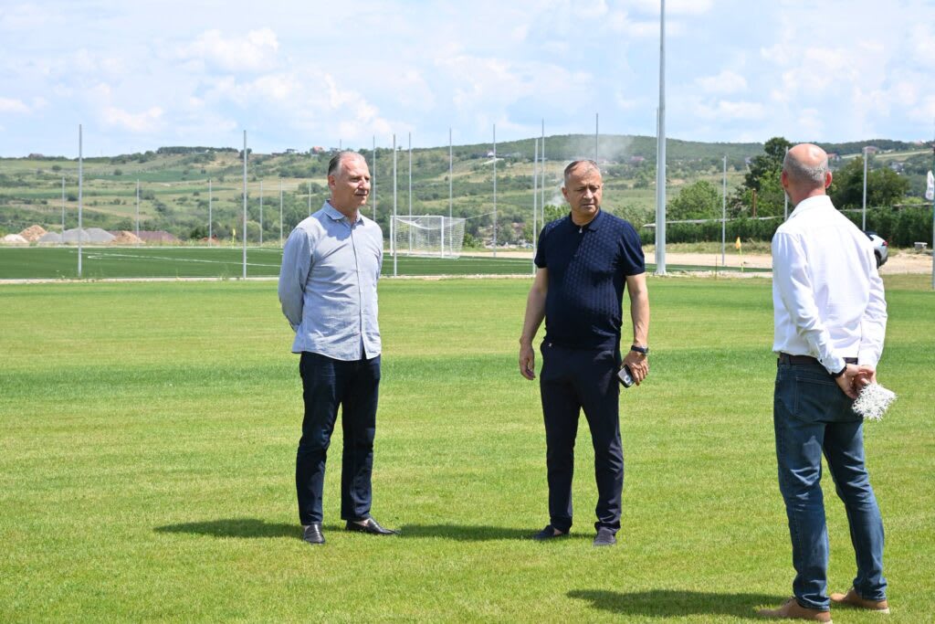 Teren de fotbal artificial și natural în Zalău, România Teren de fotbal artificial și natural în Zalău, România