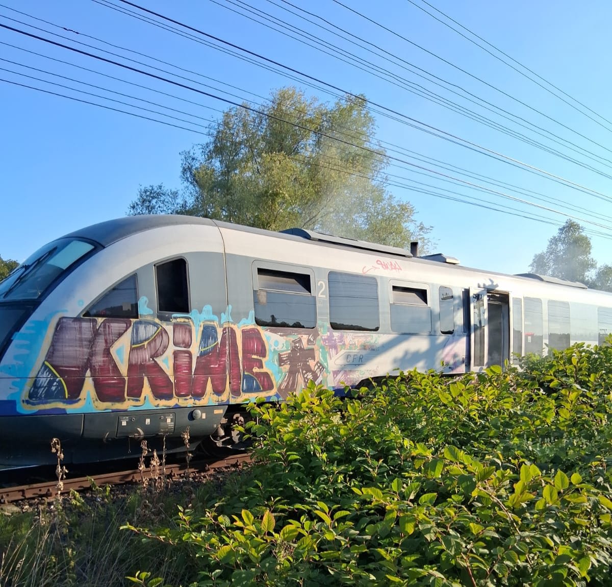 Locomotivă în flăcări la ieșire din Jibou: incendiu la trenul regional