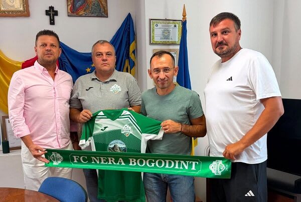 Echipa de fotbal Nera Bogodinț pe teren, antrenament la Moldova Nouă Echipa de fotbal Nera Bogodinț pe teren, antrenament la Moldova Nouă