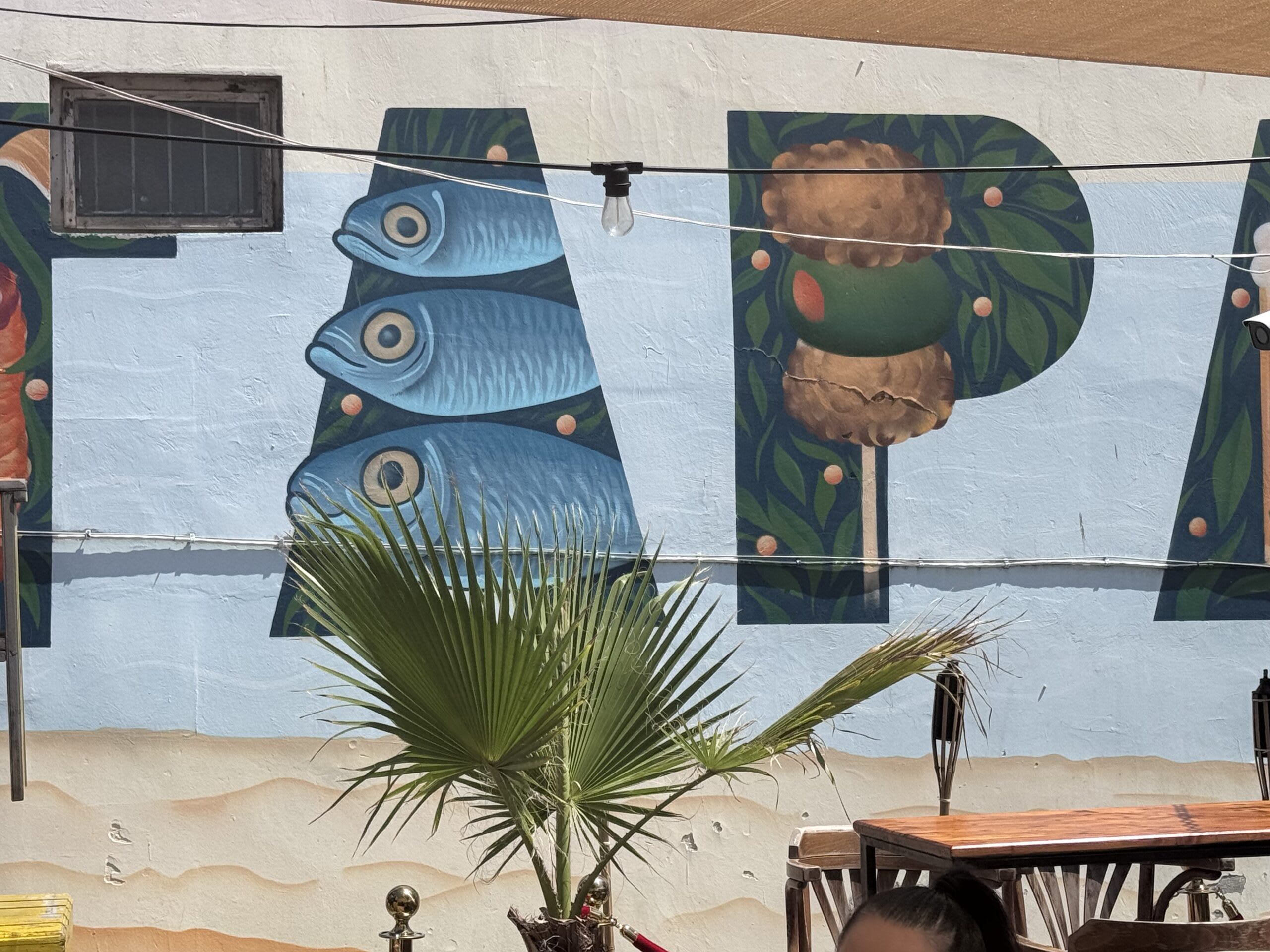 Terasa restaurantului Rozmarine cu vedere spre portul Constanța Terasa restaurantului Rozmarine cu vedere spre portul Constanța
