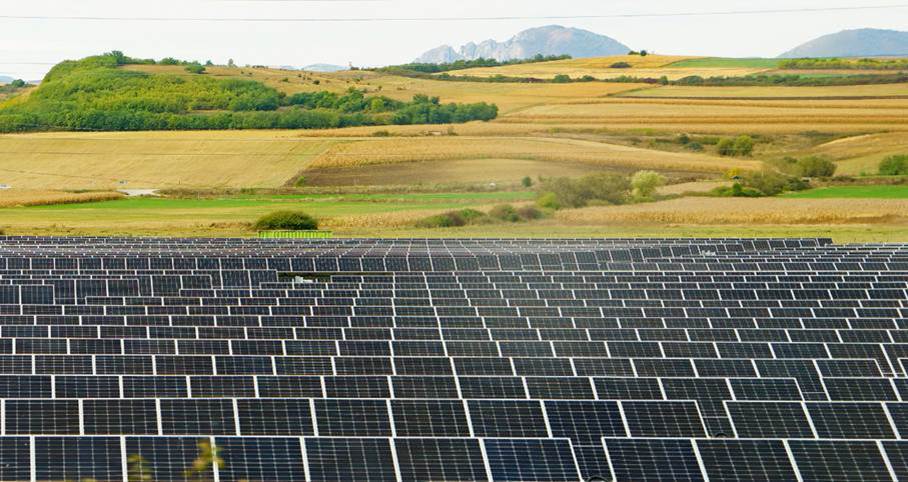 Econergy dezvoltă la Brașov un parc fotovoltaic de 342 MW și sistem de stocare de 150 MW cu finanțare de 229 mil. euro