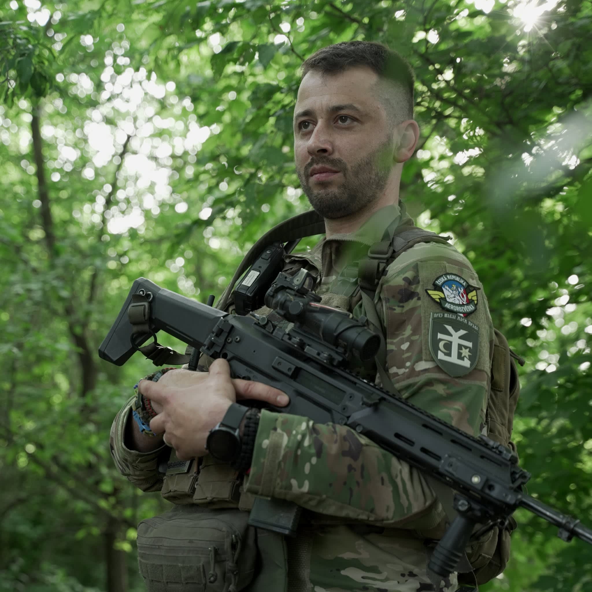 Un comandant ucrainean critică conaționali: La noi, fiecare instalator se consideră general