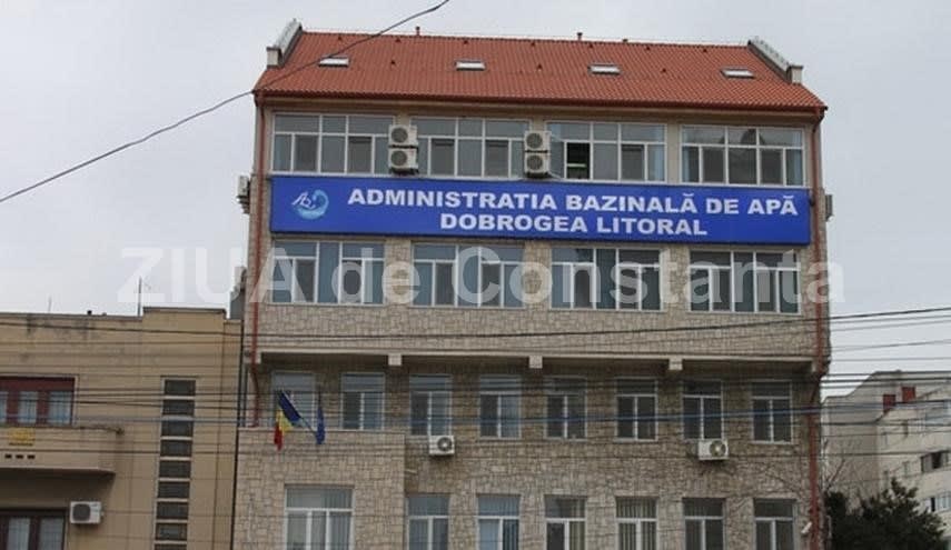 Dronă de monitorizare și prelevare probe de apă în teren