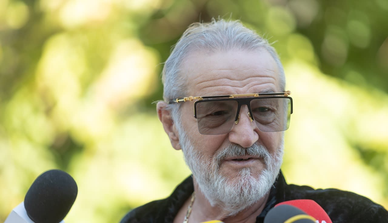 Gigi Becali și Mihai Bobonete în contextul fotbalului românesc Gigi Becali și Mihai Bobonete în contextul fotbalului românesc