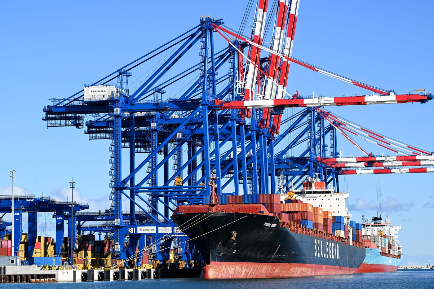 China intenționează să lanseze primul serviciu regulat de transport container prin Arctica, un risc pentru mediu