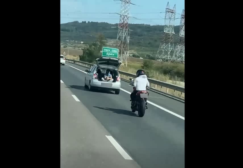 Polițiști rutieri în acțiune pe autostradă, filmare cu mașini și camere de supraveghere