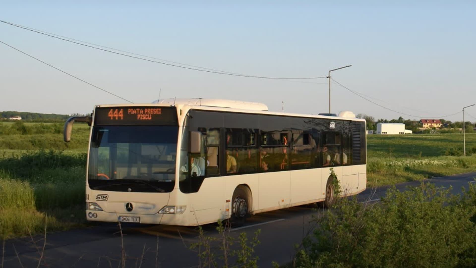 Autobuz STB circulând pe traseu modificat în București Autobuz STB circulând pe traseu modificat în București