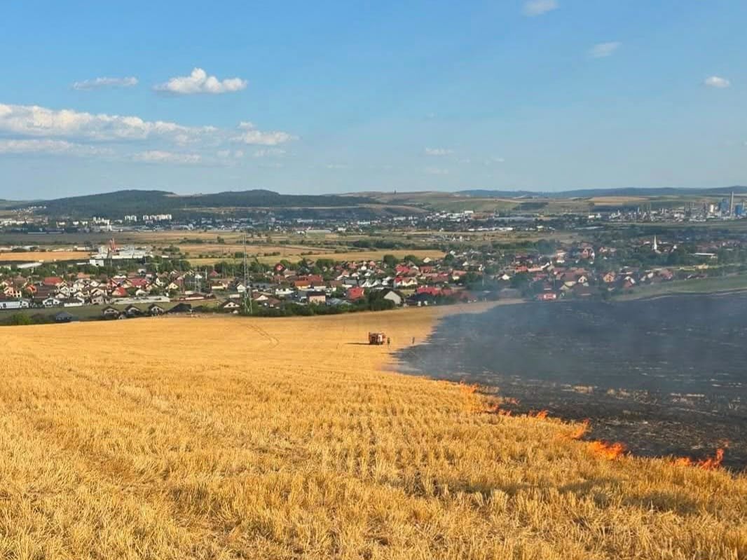 Un incendiu a distrus 20 de hectare de fâneață în Náznánfalva