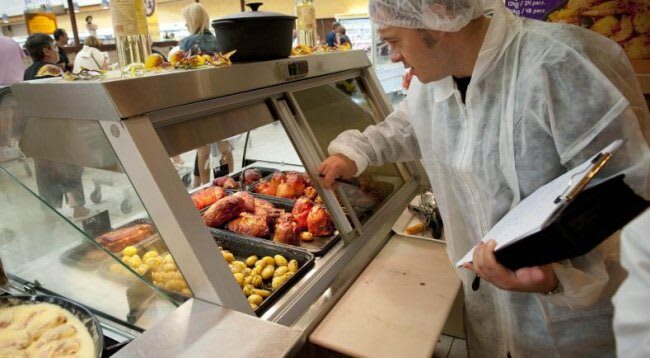 Controale în magazinele alimentare din Satu Mare: o sancțiune de 10.000 de lei pentru depozitare necorespunzătoare