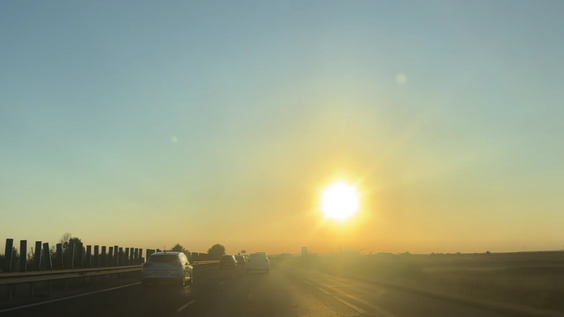 Limitatorul de viteză cu girofar, între benzi pe A2 la prima oră, pentru siguranță
