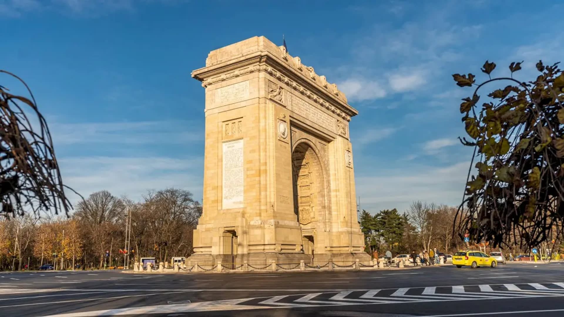 Acces gratuit la Arcul de Triumf pentru sărbătoriții de Sf. Maria și recital de vioară și chitară