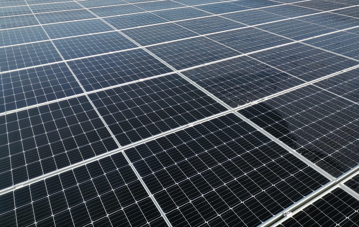Tehnologie energie solară, baterii și invertoare în sistemul energetic românesc Tehnologie energie solară, baterii și invertoare în sistemul energetic românesc