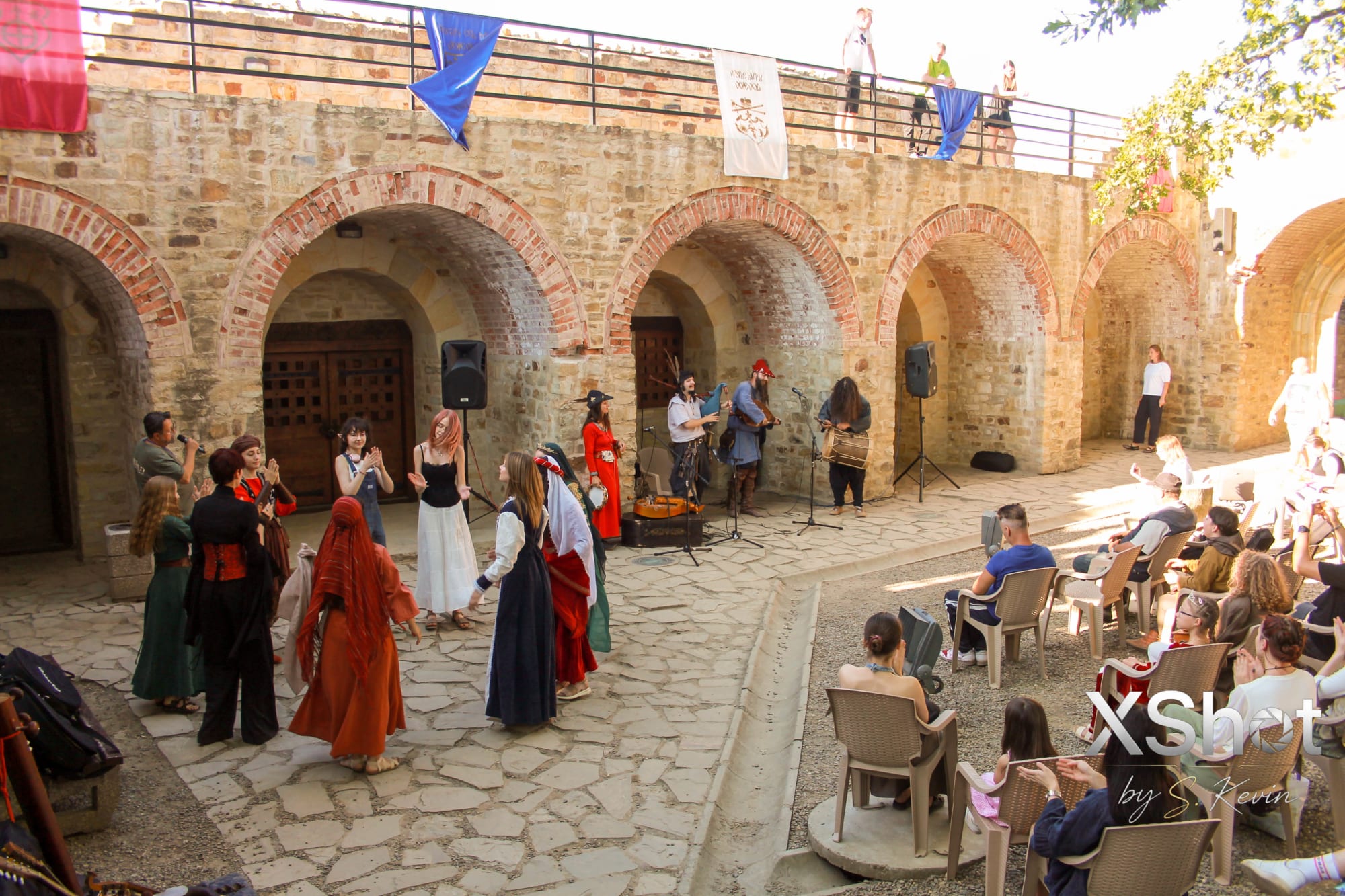 Cetatea de Scaun, cucerită de cavaleri, domnițe și artiști: A doua zi a Festivalului Medieval transformă Suceava într-un oraș al Evului Mediu Cetatea de Scaun, cucerită de cavaleri, domnițe și artiști: A doua zi a Festivalului Medieval transformă Suceava într-un oraș al Evului Mediu