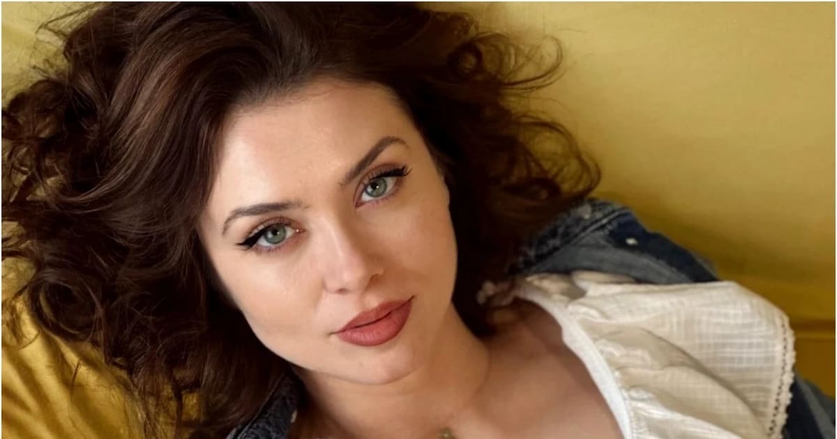 Anca Dumitra pe plajă cu fiul ei Anca Dumitra pe plajă cu fiul ei