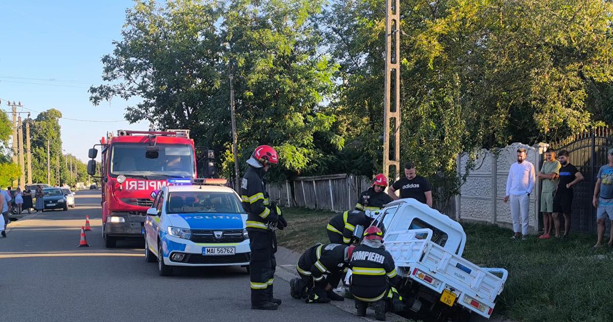 Accident rutier în Ruginoasa, autoturism avariat Accident rutier în Ruginoasa, autoturism avariat