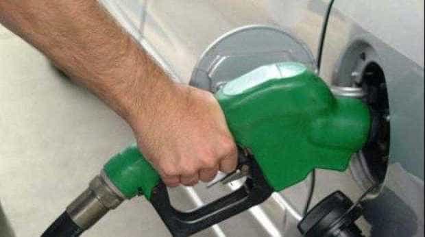 Prețurile carburanților rămân ridicate înainte de reducerea accizei în weekend