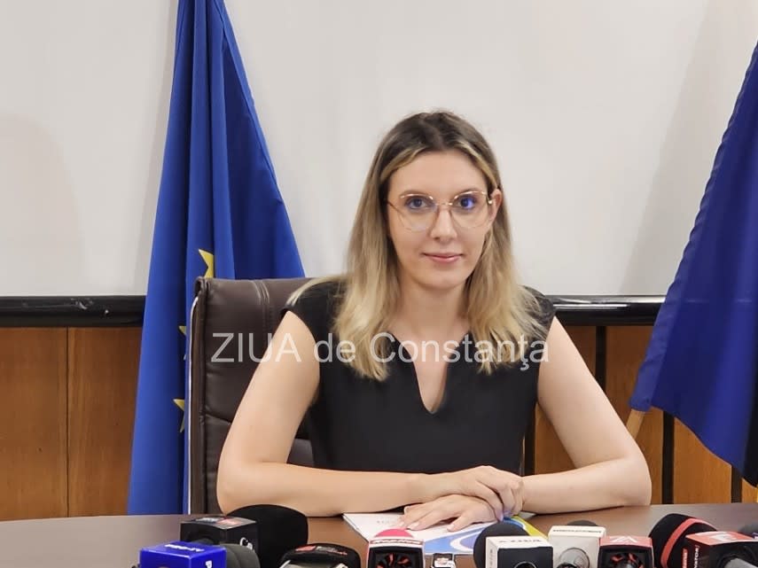 Ministrul Mediului, Diana Buzoianu, în timpul unei conferințe