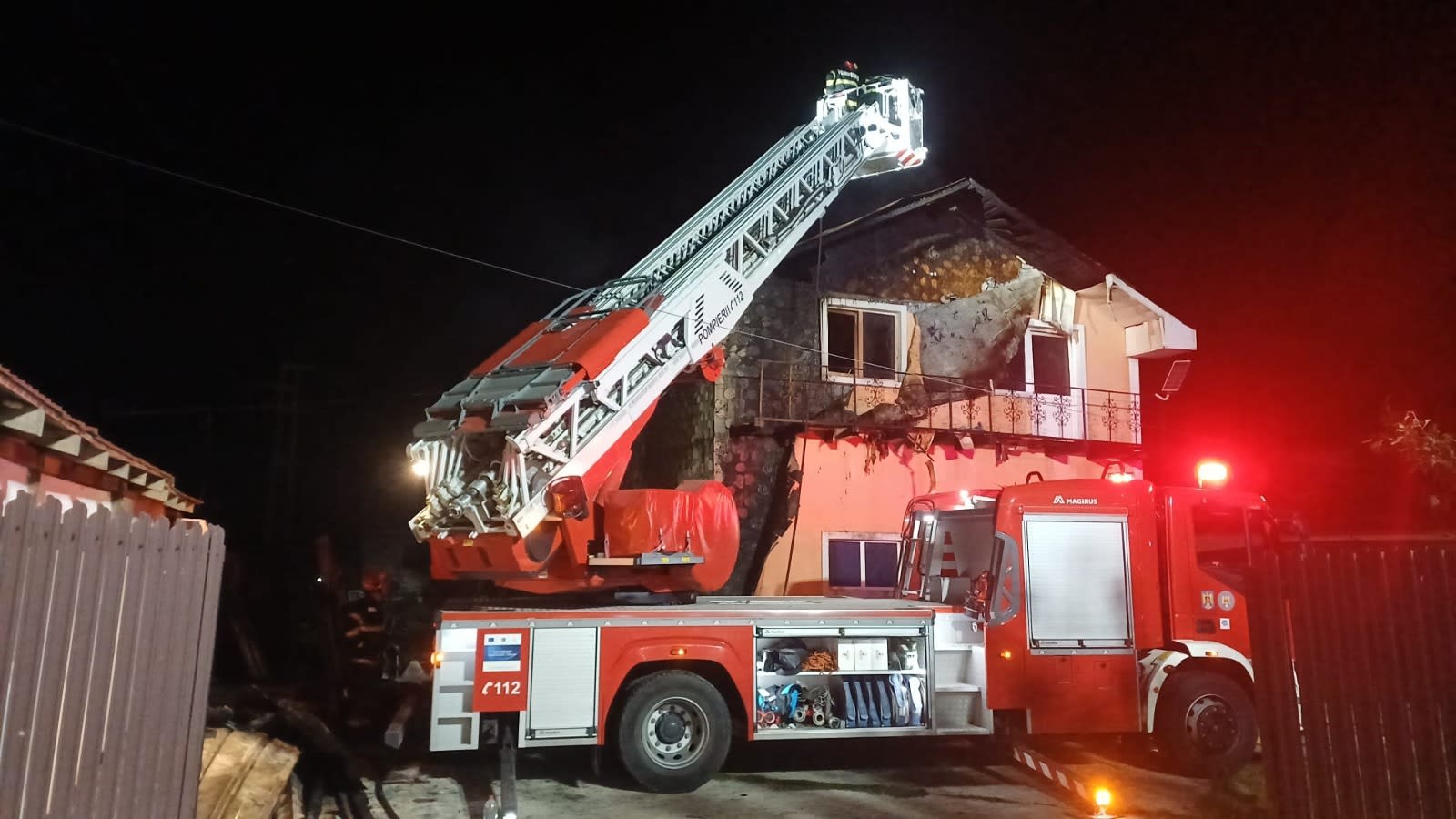 Pompierii doljeni au intervenit la 22 de incendii în două zile