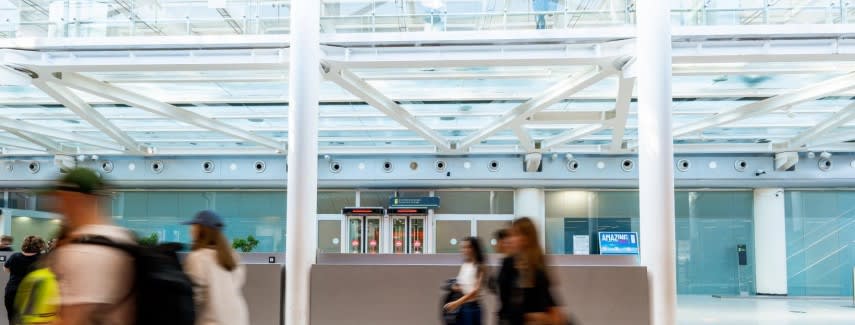 Aeroportul din Catania cu pistele acoperite de cenușă vulcanică