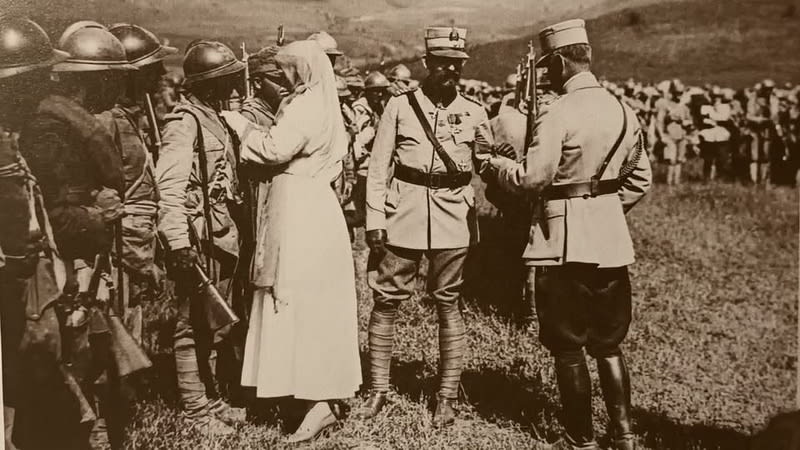 Regina Maria în vizită pe front Regina Maria în vizită pe front