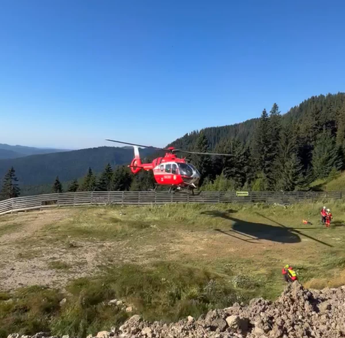 Patru turiști epuizați, salvați cu elicopterul SMURD din zona muntelui Moraru, la Bușteni