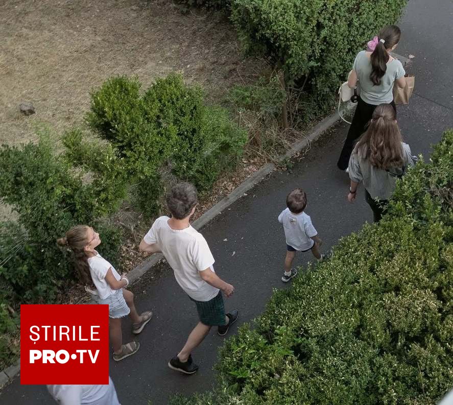 Nicușor Dan în vizită la rude în zona Făgărașului Nicușor Dan în vizită la rude în zona Făgărașului