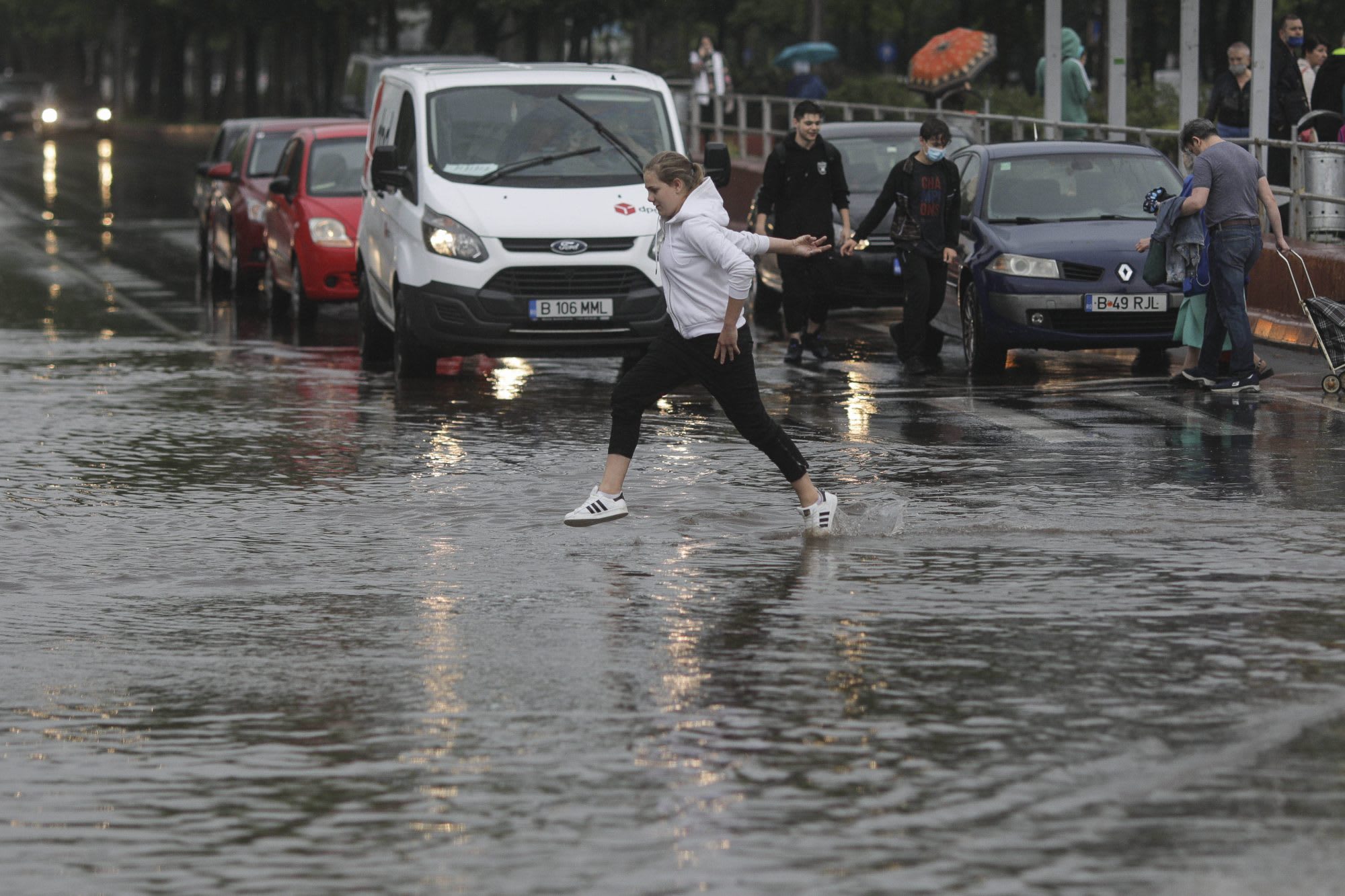 Vreme severă cu ploi și vijelii în România, alertă meteo Vreme severă cu ploi și vijelii în România, alertă meteo