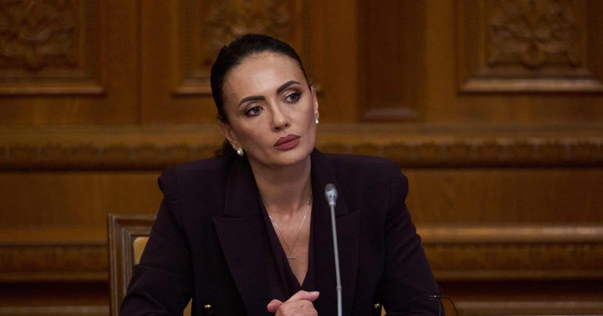 Laura Gherasim, deputată AUR, criticând guvernele din ultimii ani