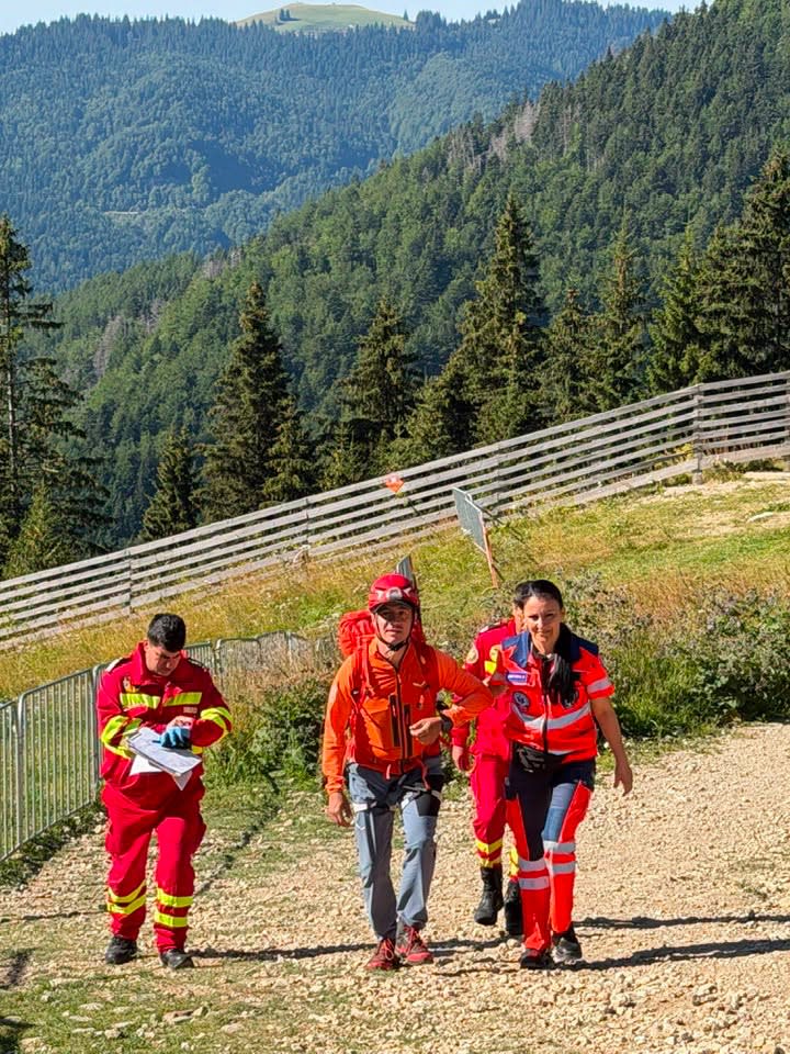 Patru persoane au fost salvate în Munții Bucegi, după ce s-au rătăcit în zona Crestei Morarului