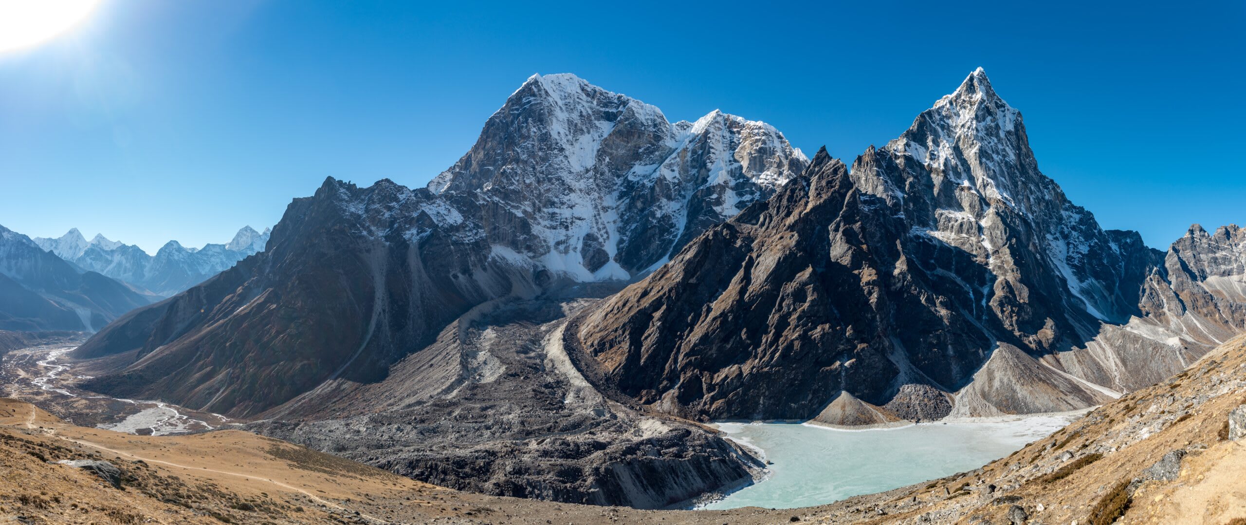 Femei din Nepal la altitudine mare, analizând sângele
