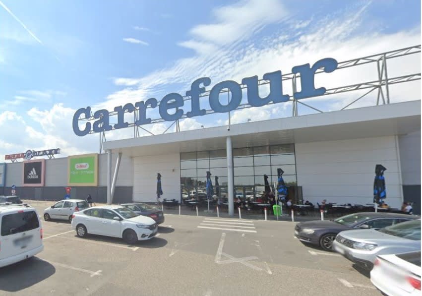 Femei arestate după furt din supermarketul Carrefour din Constanța