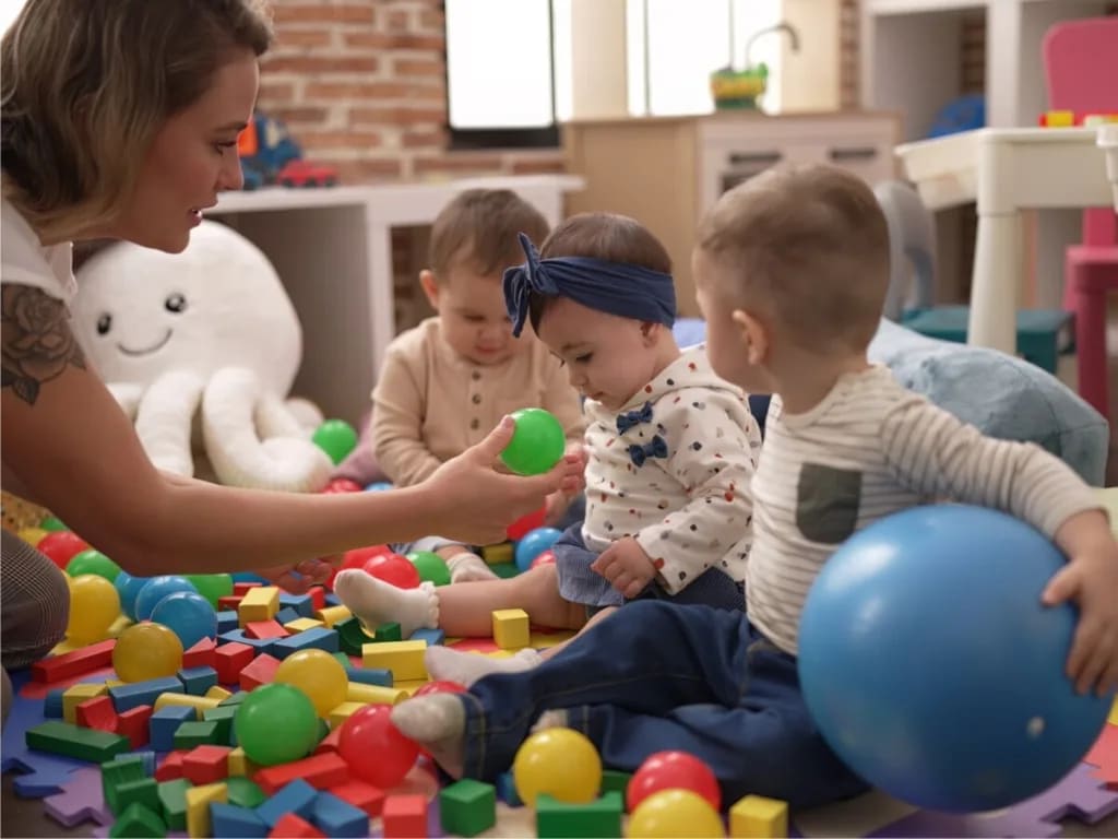 Construirea și recepția creșelor din România, personal angajat Construirea și recepția creșelor din România, personal angajat