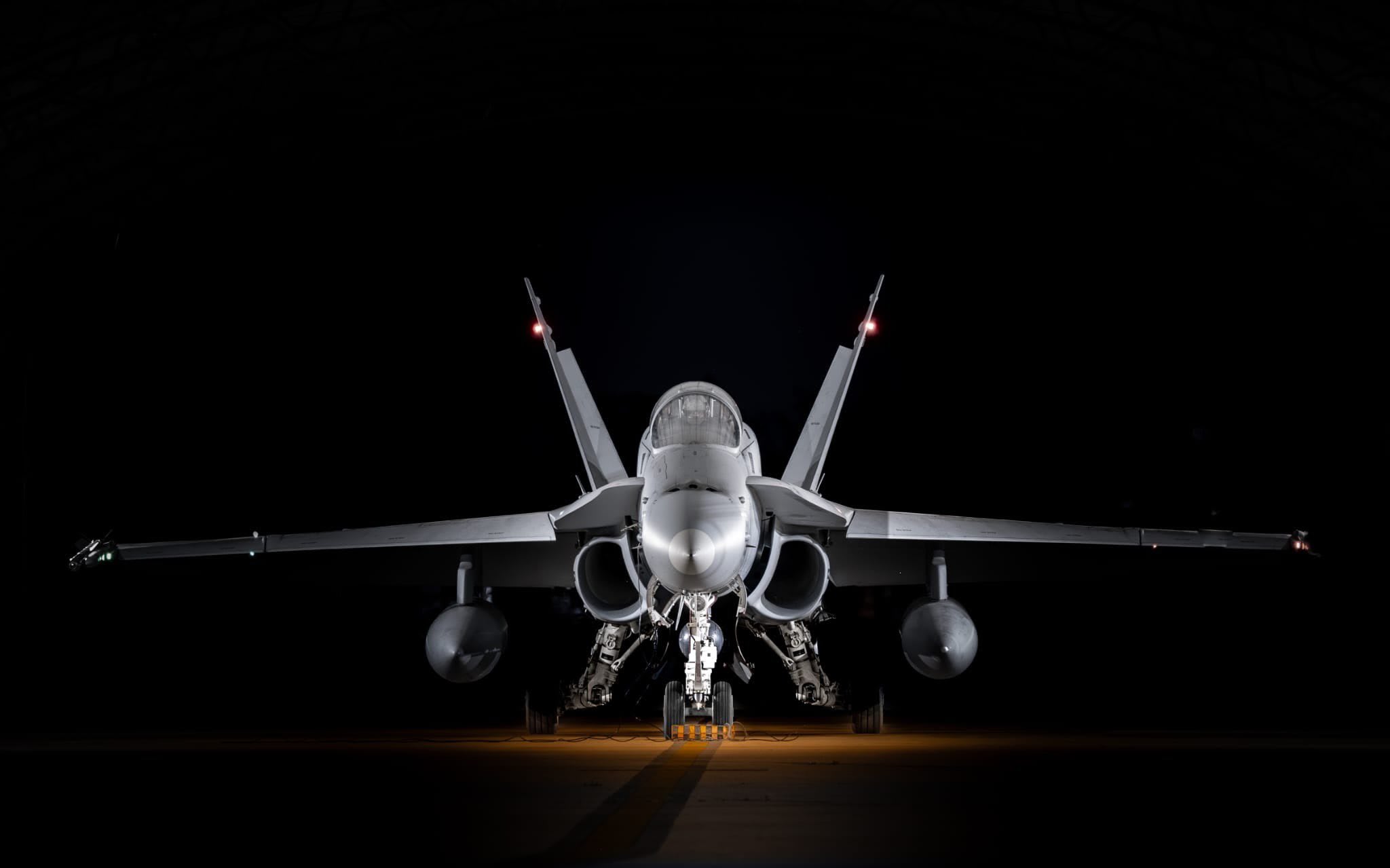 Avioane F-18 spaniole interceptând dronă deasupra Galațiului Avioane F-18 spaniole interceptând dronă deasupra Galațiului