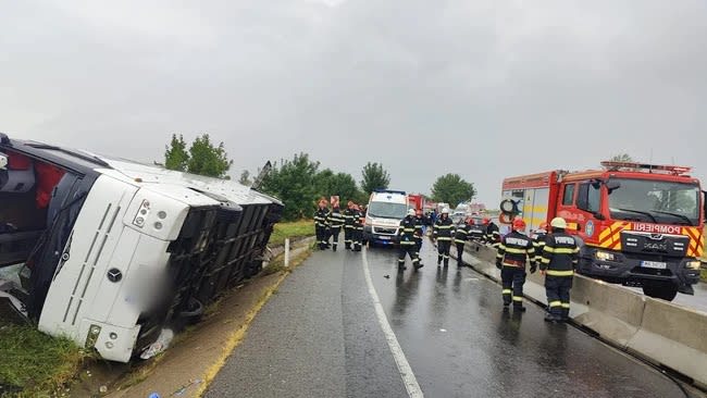 Accident grav pe autostrada M3 din Ungaria: 12 morți și 47 de răniți după răsturnarea unui autocar cu turiști polonezi