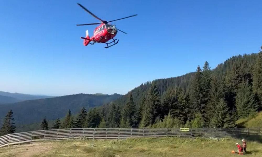 Patru turiști epuizați au fost salvați cu elicopterul din zona Muntelui Moraru